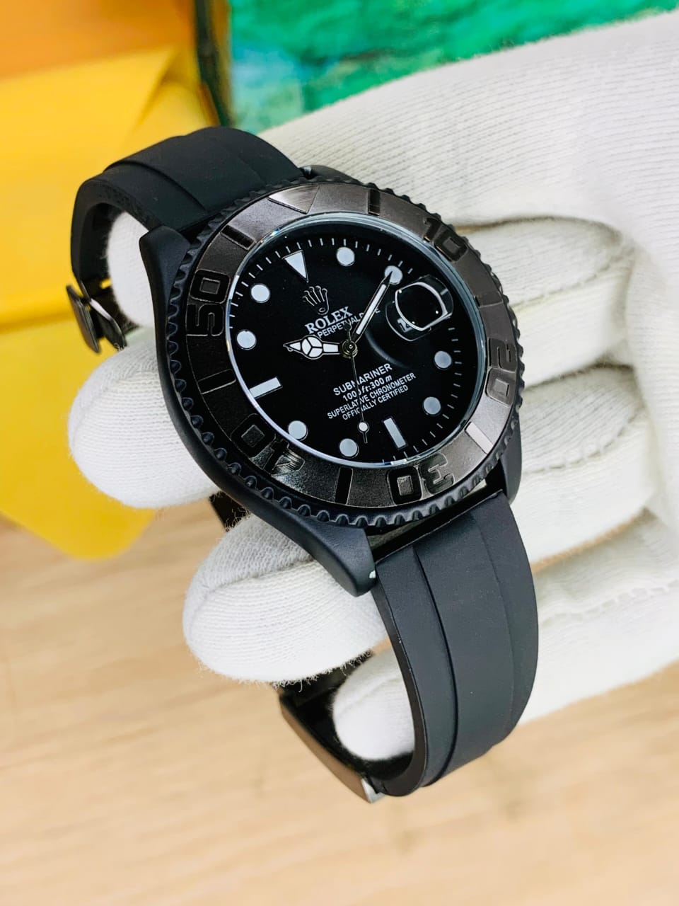 Rolex Submariner Quartz Watch – Black & Gold Luxury Edition